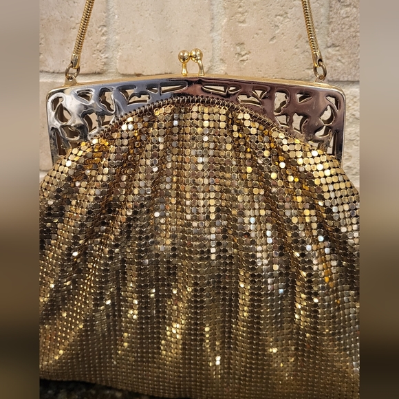 Antique Mesh Whiting & Davis Co Bags. Gold Tone Ornate Hand Bag - Picture 5 of 12
